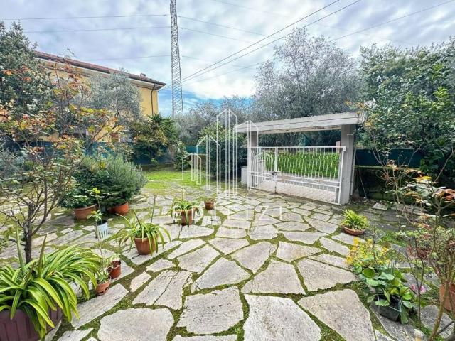 Villa Indipendente in vendita a Remola, Marina Di Massa