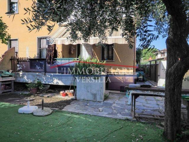 Villa Indipendente in vendita a Marina di Massa, Marina Di Massa