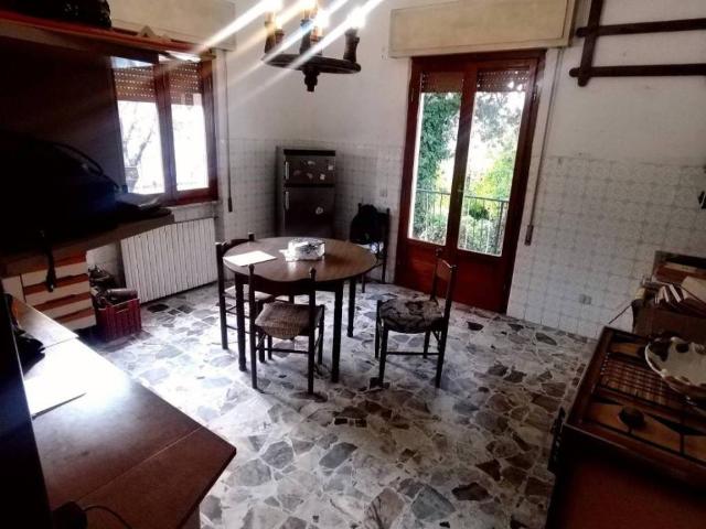 Villa Indipendente in vendita a Marina di Massa, Marina Di Massa