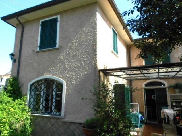 Villa Indipendente in vendita a Rinchiostra, Marina Di Massa