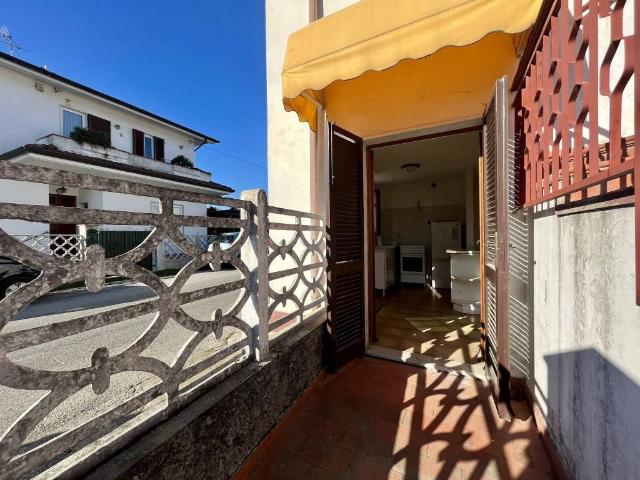 Villa Indipendente in vendita a Marina di Massa, Marina Di Massa