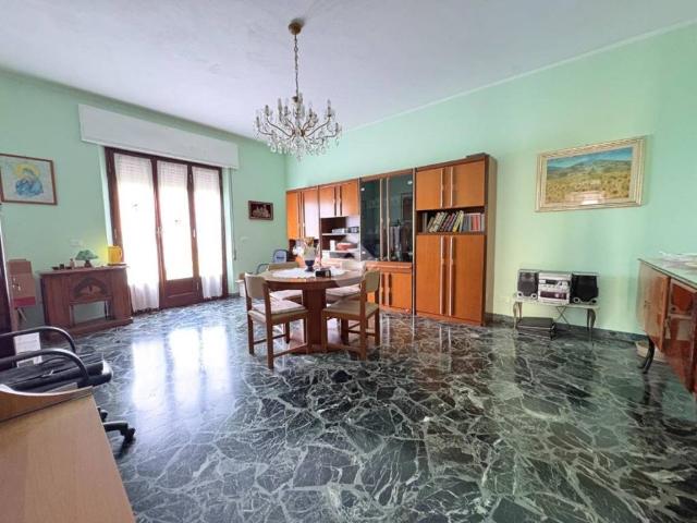 Villa Indipendente in vendita a Romagnano, Marina Di Massa
