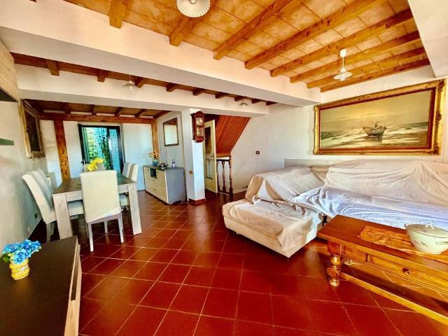 Villa Indipendente in vendita a Marina Di Massa, Toscana
