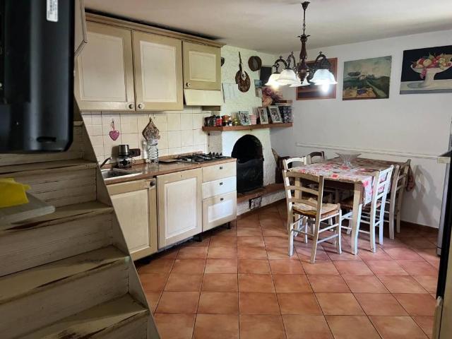 Villa Indipendente in vendita a Marina Di Massa, Toscana