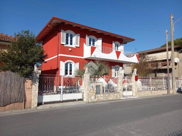 Villa Indipendente in vendita a Partaccia, Marina Di Massa