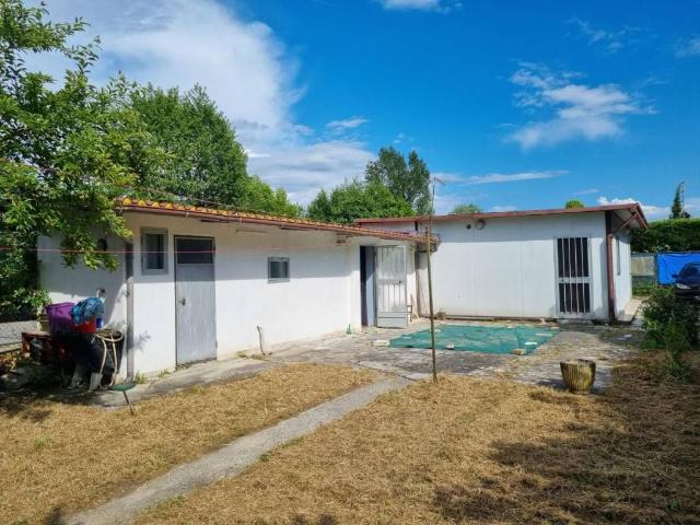 Villa Indipendente in vendita a Marina di Massa, Marina Di Massa