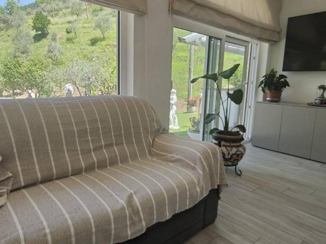 Villa Indipendente in vendita a Marina Di Massa, Toscana