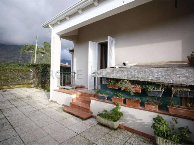 Villa Indipendente in vendita a Castagnola, Marina Di Massa