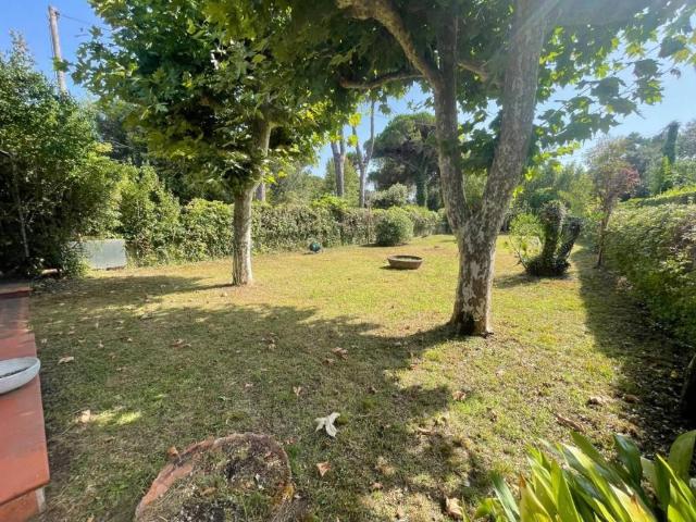 Villa Indipendente in vendita a Marina Di Massa, Toscana