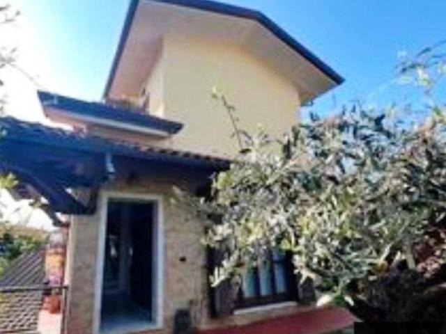 Villa Indipendente in vendita a Castagnola, Marina Di Massa