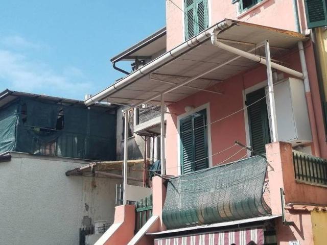 Villa Indipendente in vendita a Castagnola, Marina Di Massa