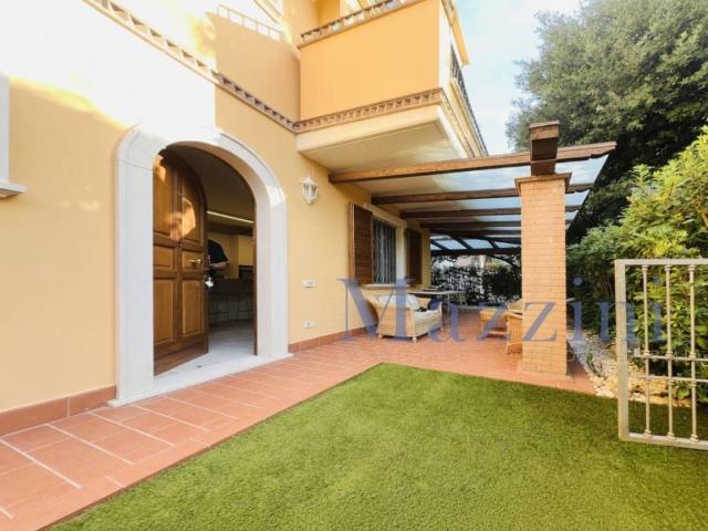 Villa Indipendente in vendita a Marina di Massa, Marina Di Massa