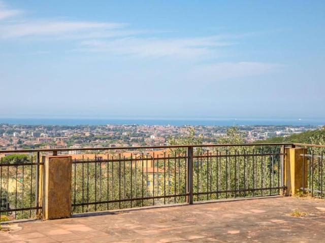 Villa Indipendente in vendita a San Carlo, Marina Di Massa