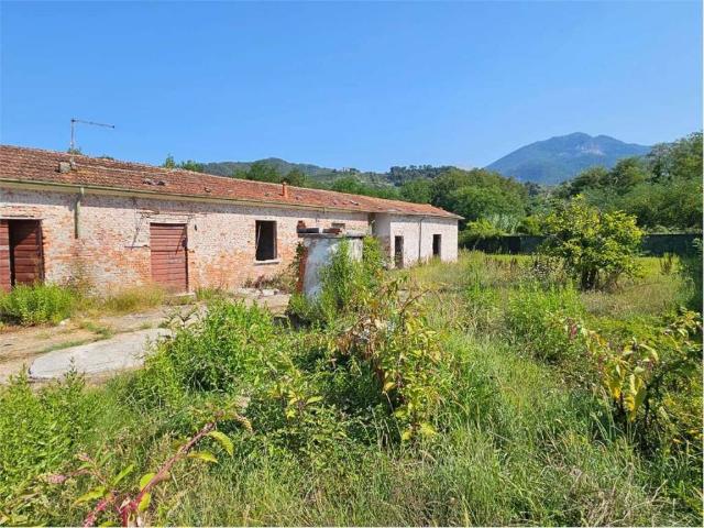 Villa Indipendente in vendita a San Lorenzo, Marina Di Massa