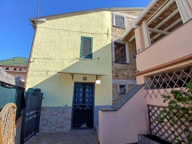 Villa Indipendente in vendita a Marina Di Massa, Toscana