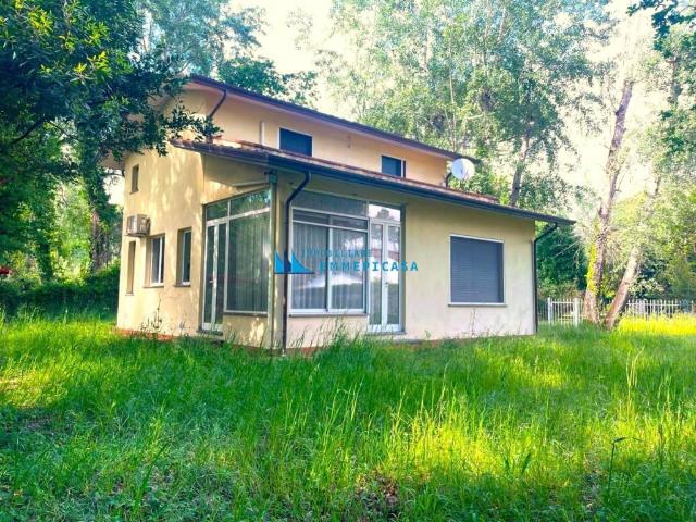 Villa Indipendente in vendita a Poveromo, Marina Di Massa