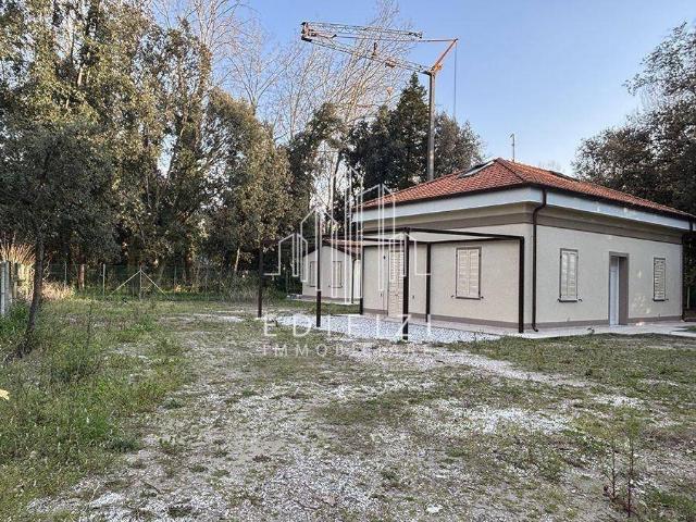 Villa Indipendente in vendita a Ronchi, Marina Di Massa
