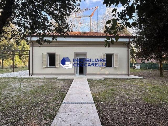 Villa Indipendente in vendita a Ronchi, Marina Di Massa