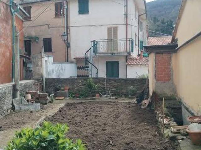 Villa Indipendente in vendita a Ca' di Cecco, Marina Di Massa