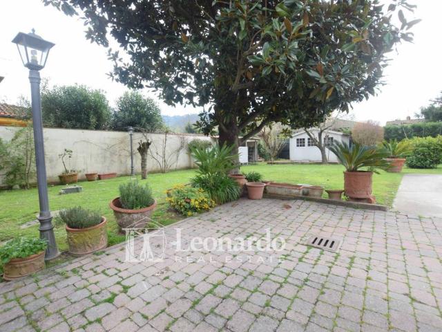 Villa Indipendente in vendita a Massarosa, Toscana