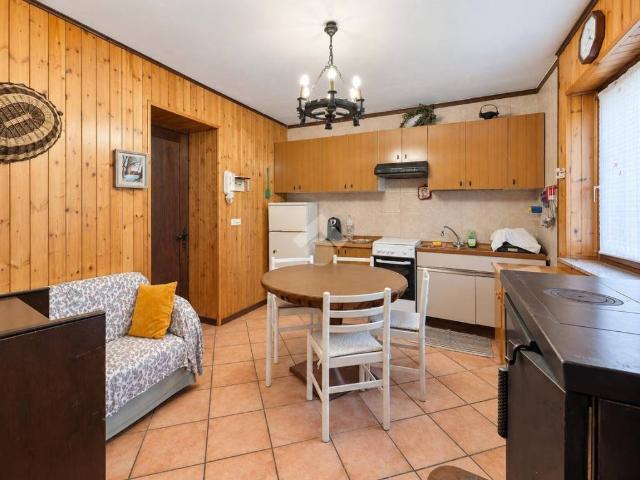 Villa Indipendente in vendita a Contrada Valle di Sotto, Mazzo di Valtellina