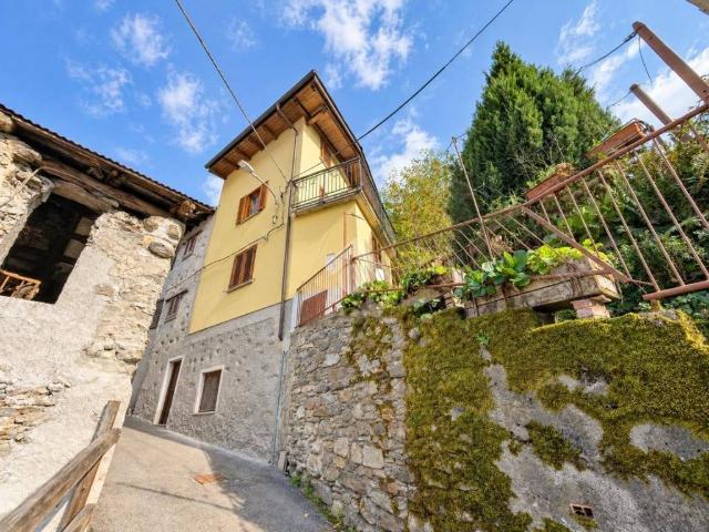 Villa Indipendente in vendita a Contrada Valle di Sotto, Mazzo di Valtellina