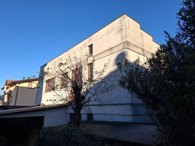 Villa Indipendente in vendita a Meda, Lombardia