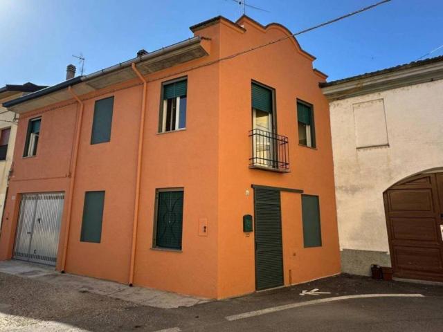 Villa Indipendente in vendita a Mede, Pavia