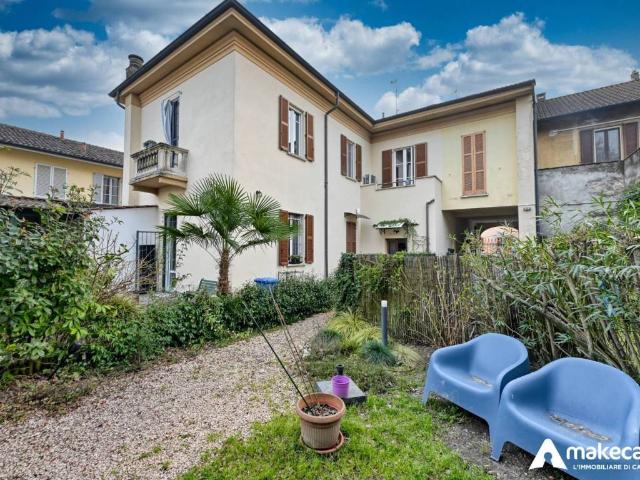 Villa Indipendente in vendita a Melegnano, Lombardia