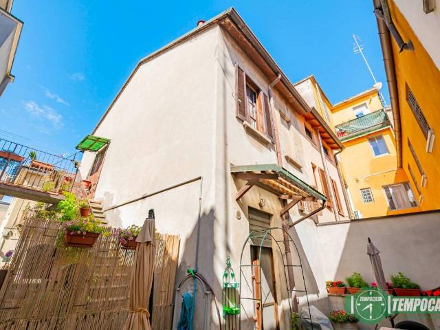 Villa Indipendente in vendita a Melegnano, Lombardia