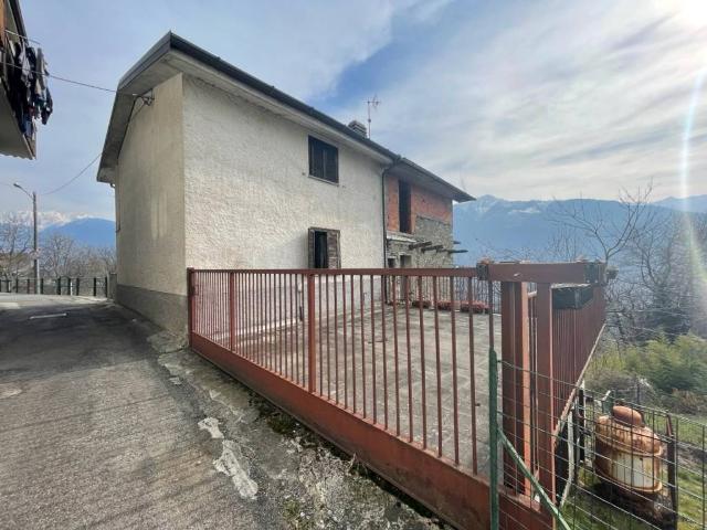 Villa Indipendente in vendita a Mello, Lombardia