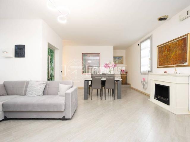 Villa Indipendente in vendita a Melzo, Lombardia