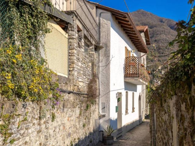 Villa Indipendente in vendita a Nobiallo, Menaggio