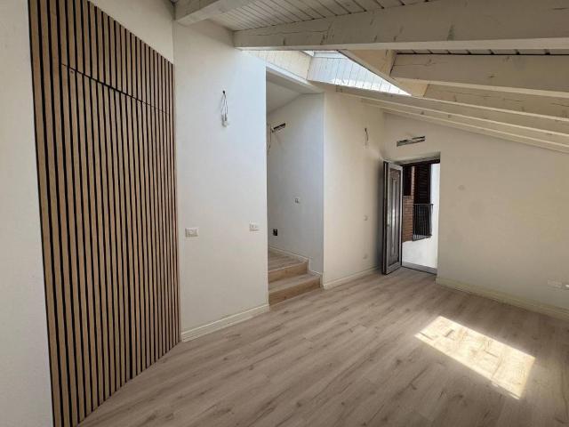 Villa Indipendente in vendita a Mercallo, Lombardia