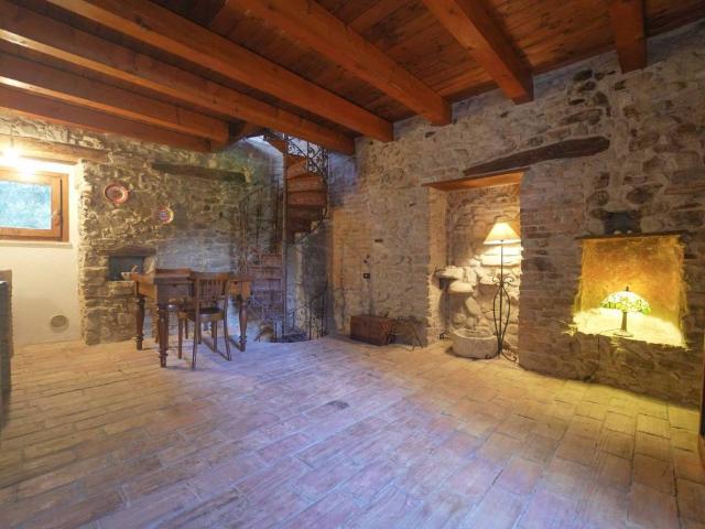 Villa Indipendente in vendita a Unione dei comuni Valle del Savio, Mercato Saraceno