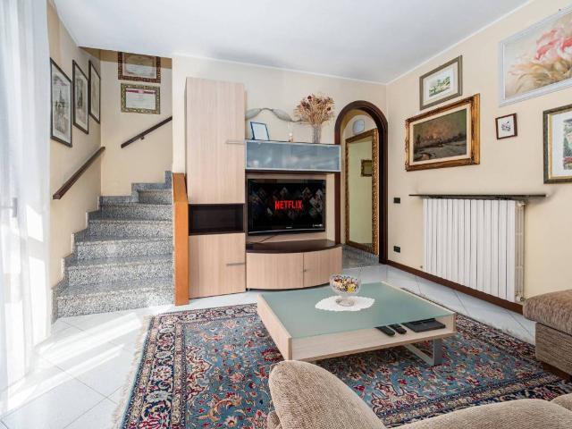 Villa Indipendente in vendita a Mojana, Merone