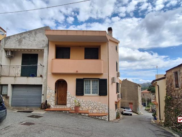 Villa Indipendente in vendita a VI Circoscrizione, Messina