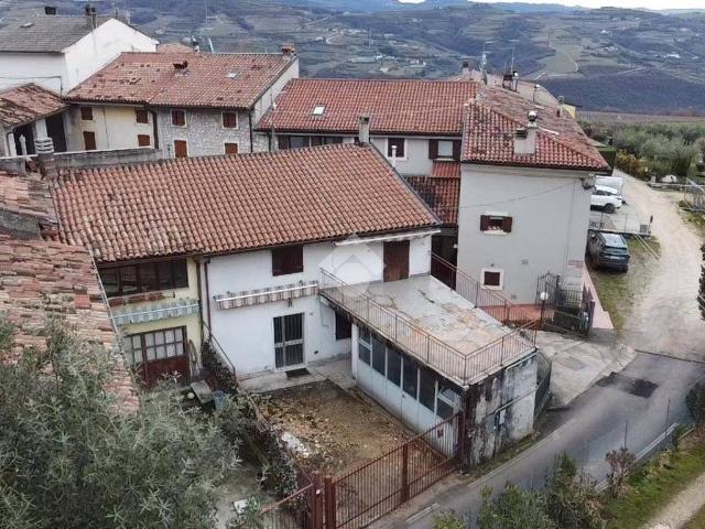 Villa Indipendente in vendita a Mezzane Di Sotto, Veneto