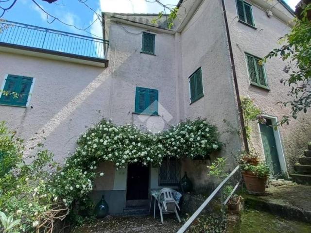 Villa Indipendente in vendita a Mezzanego, Liguria