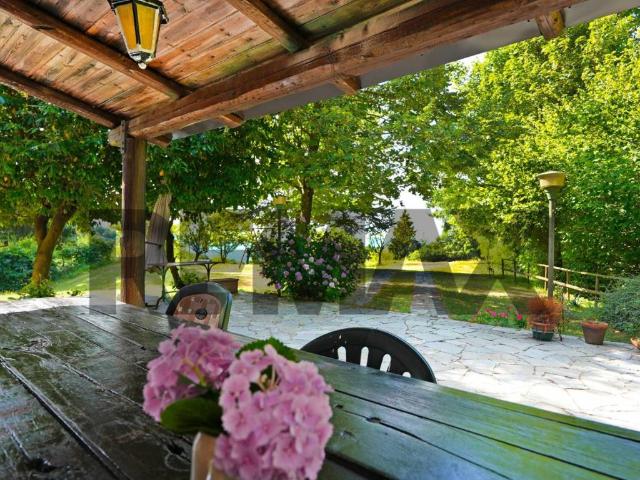 Villa Indipendente in vendita a Mignanego, Liguria