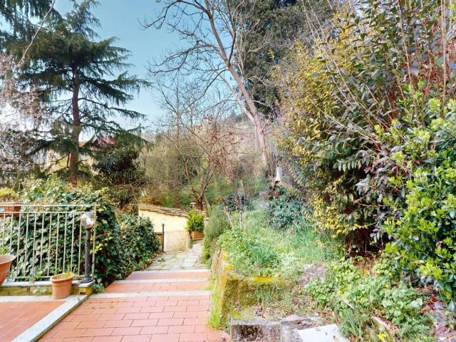 Villa Indipendente in vendita a Mignanego, Liguria