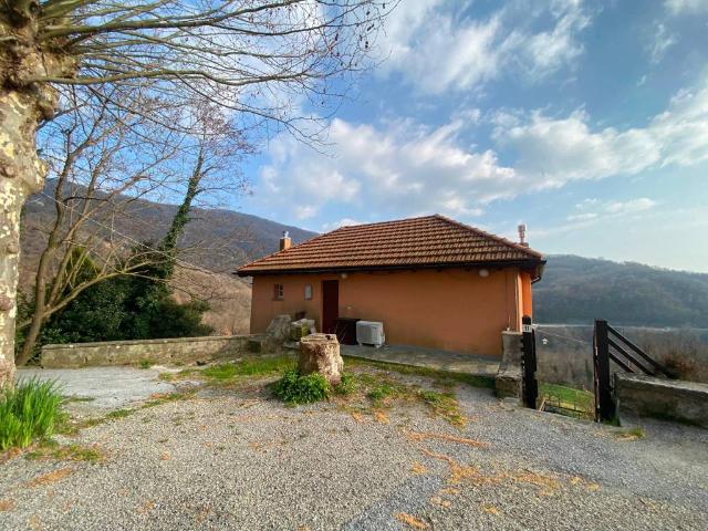 Villa Indipendente in vendita a Mignanego, Liguria