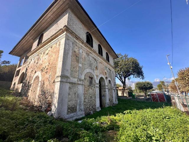 Villa Indipendente in vendita a Minturno, Lazio