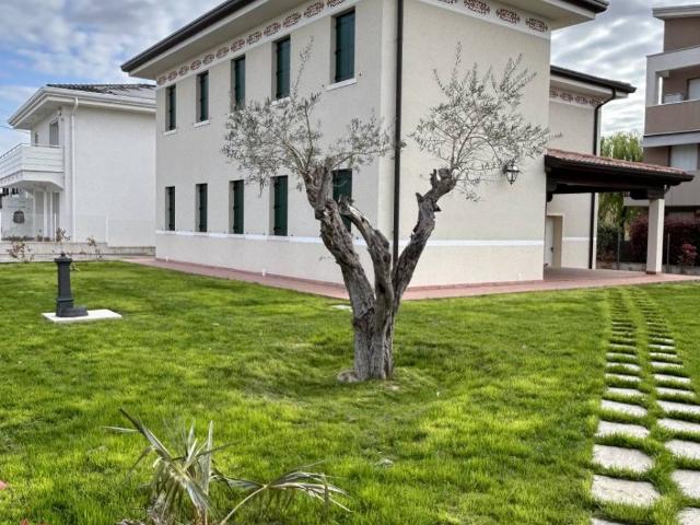 Villa Indipendente in vendita a Mira Taglio, Veneto