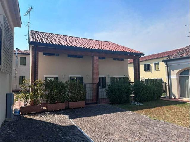 Villa Indipendente in vendita a Mira Vecchia, Mira Taglio