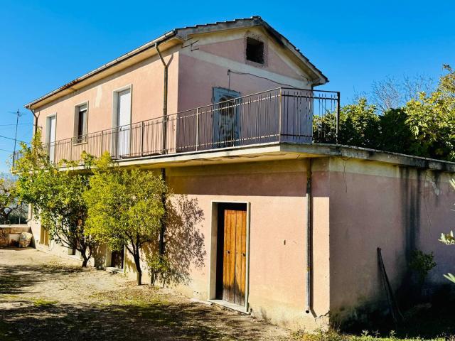 Villa Indipendente in vendita a Terre dell’Ufita, Mirabella Eclano