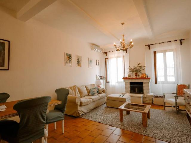 Villa Indipendente in vendita a Mirandola, Modena