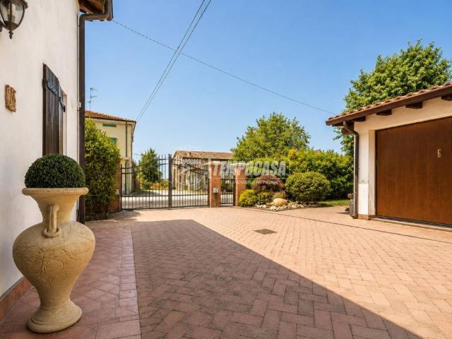 Villa Indipendente in vendita a Unione Comuni Modenesi Area Nord, Mirandola