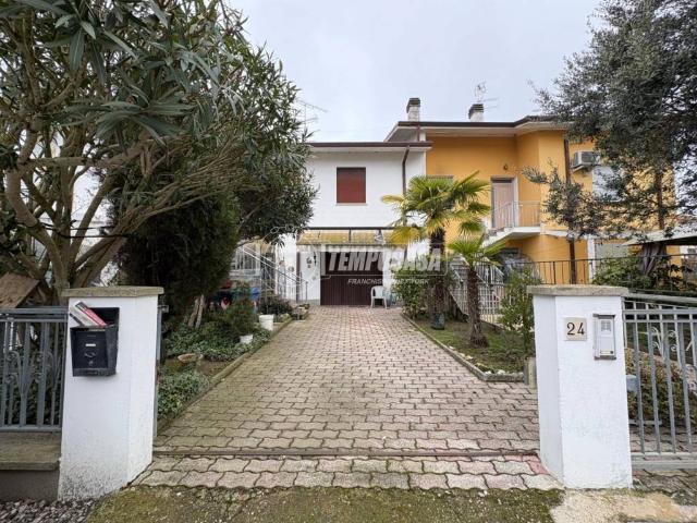 Villa Indipendente in vendita a Unione Comuni Modenesi Area Nord, Mirandola