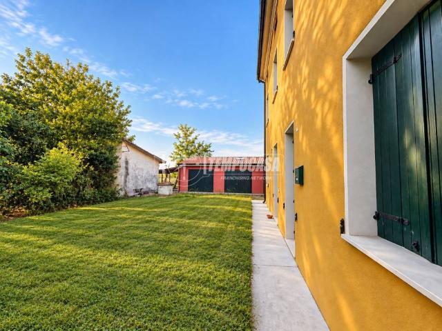Villa Indipendente in vendita a Unione Comuni Modenesi Area Nord, Mirandola